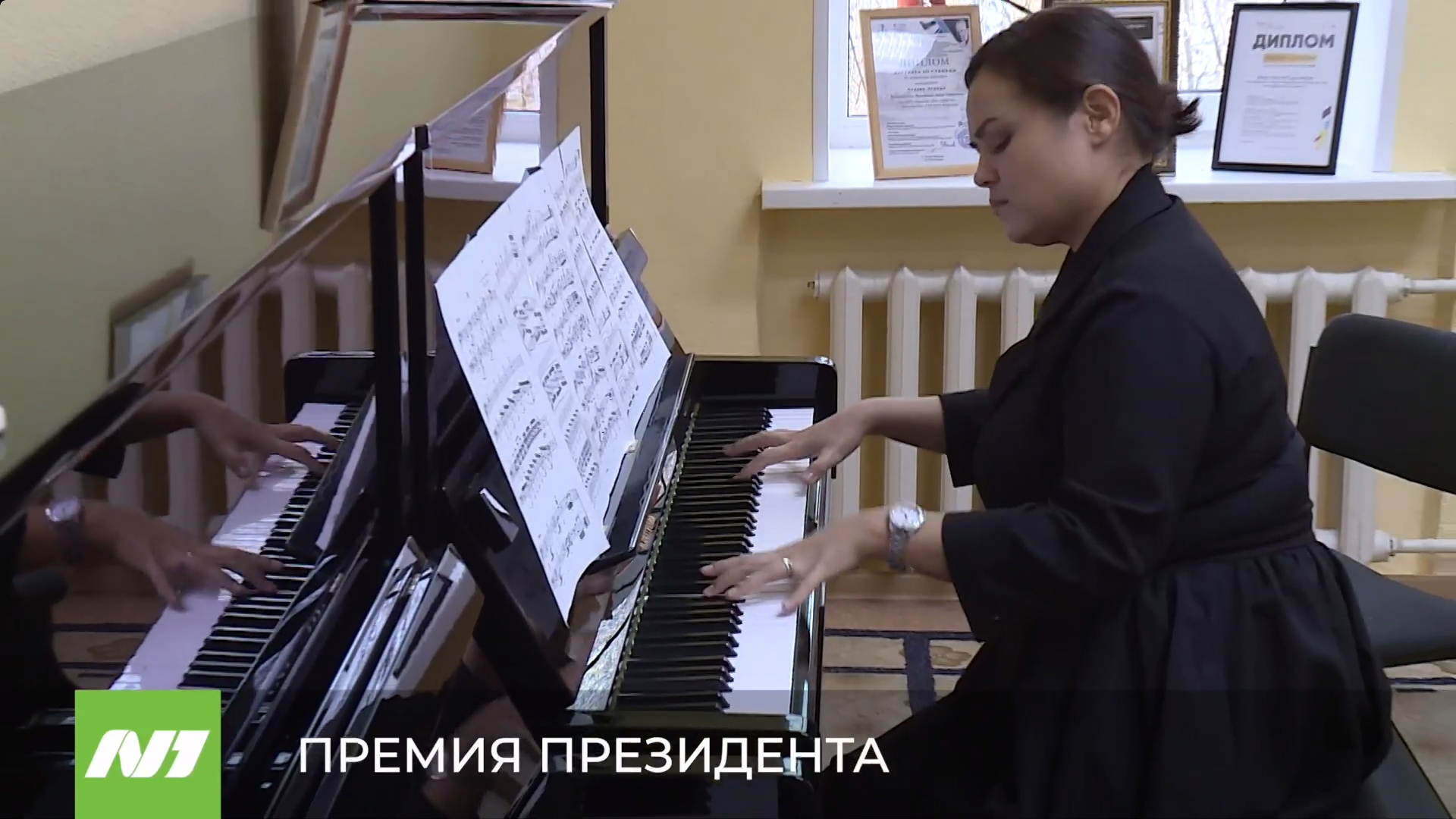 Ильчибаева Лиана Германовна за фортепиано. Скриншот с репортажа