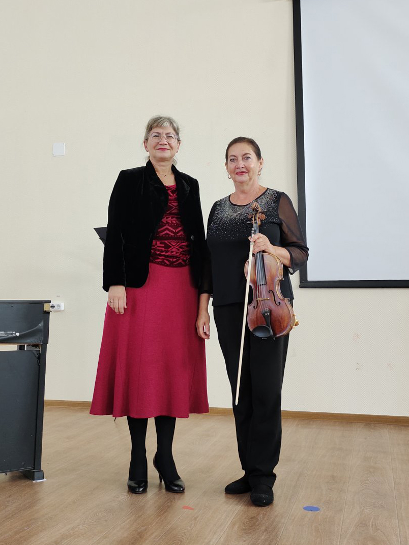 Преподаватели Новоселова Т.А. и Герасина Г.И. (скрипка)