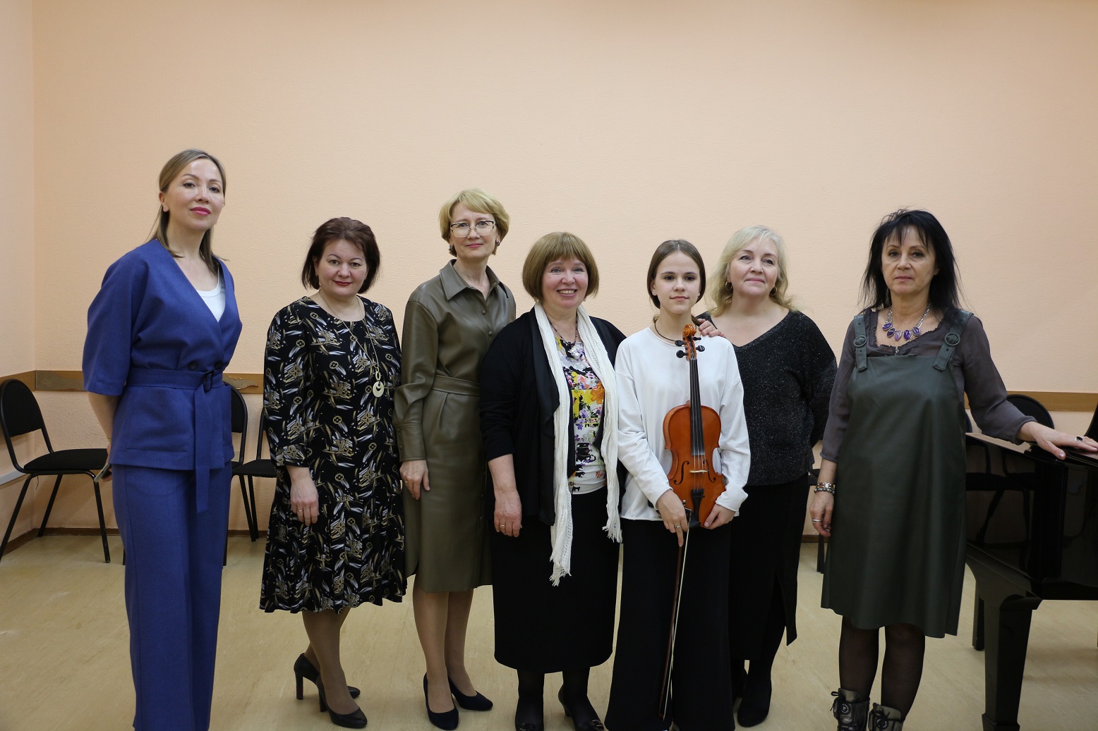 На фото: Балашова Т.В. с преподавателями Нижневартовска