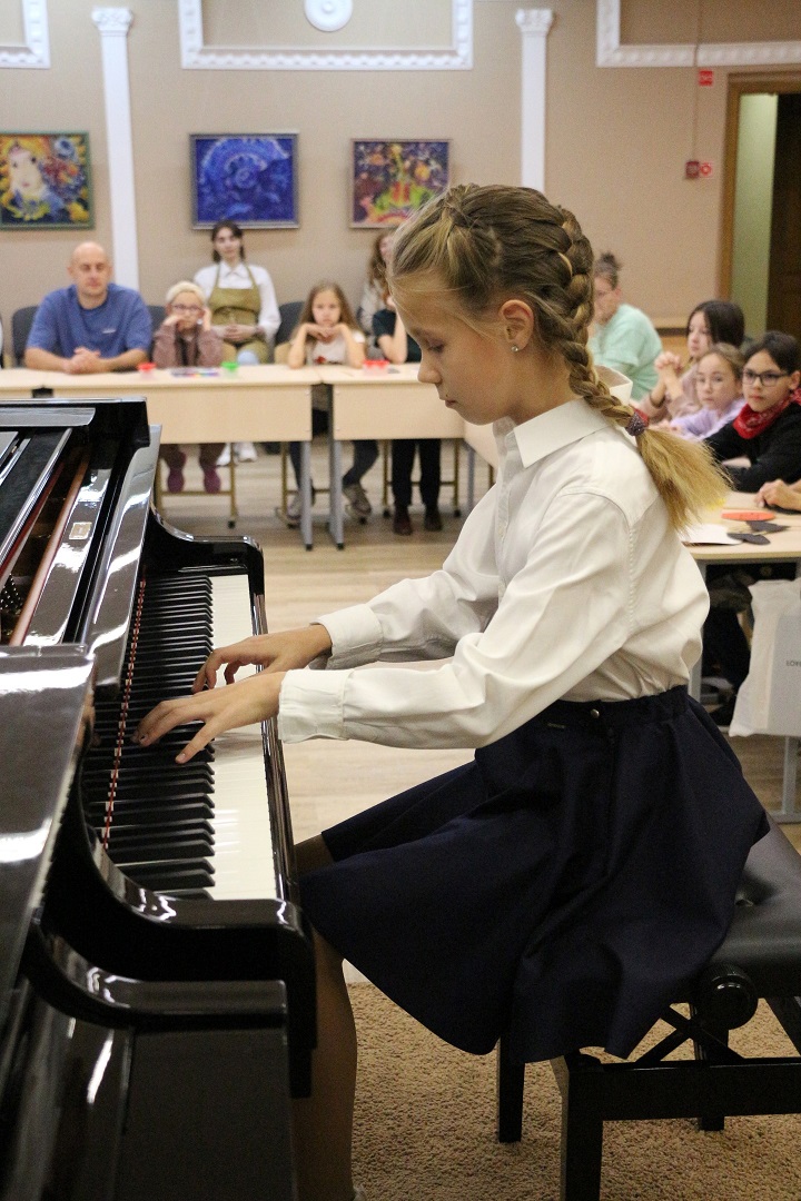 Выступление обучающейся по классу фортепиано Волковой Анны