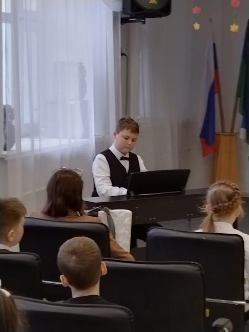 Выступление обучающегося по классу фортепиано Молчанова Георгия