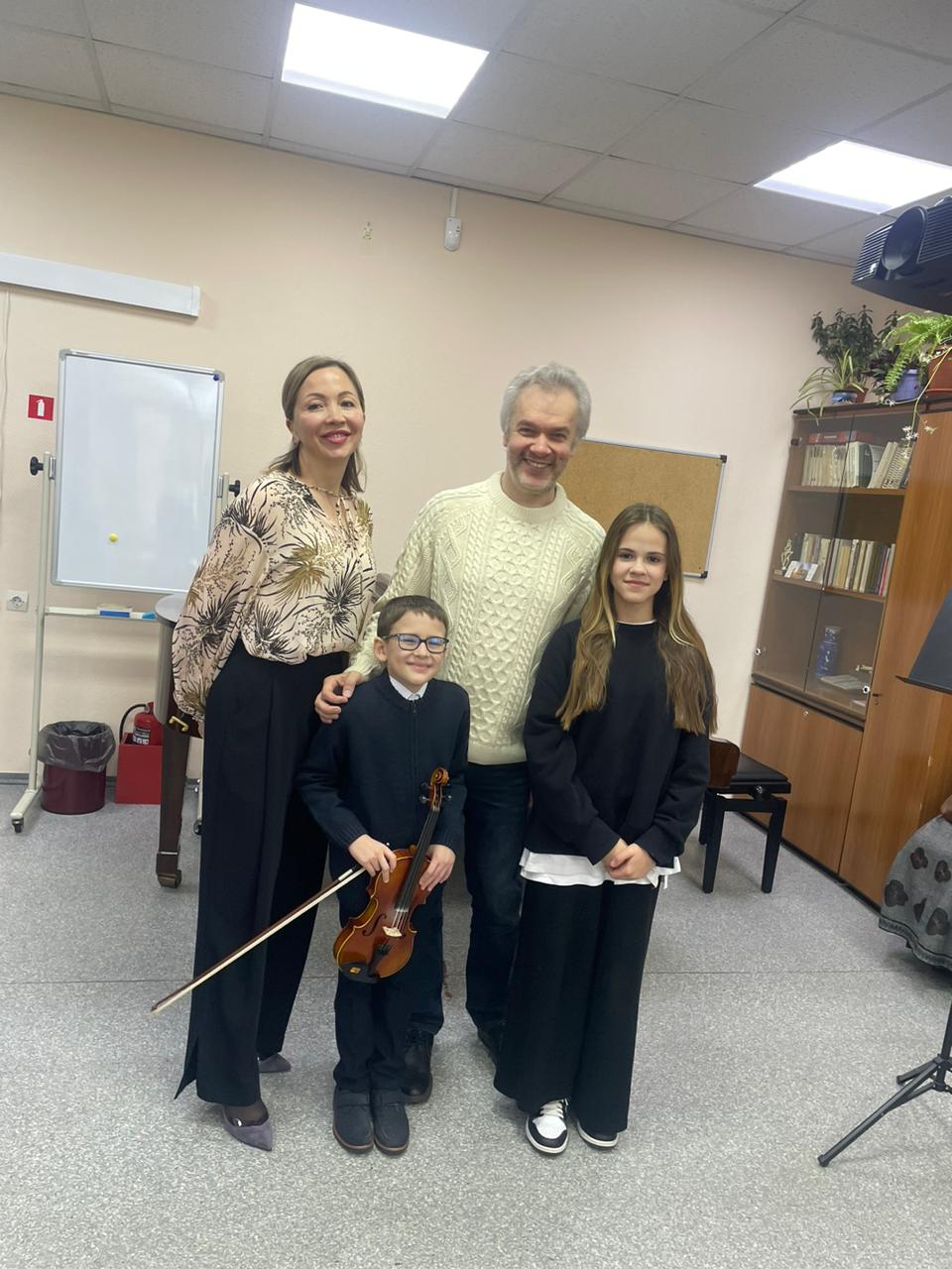 Обучающаяся Портянко Юлия (скрипка) с преподавателями