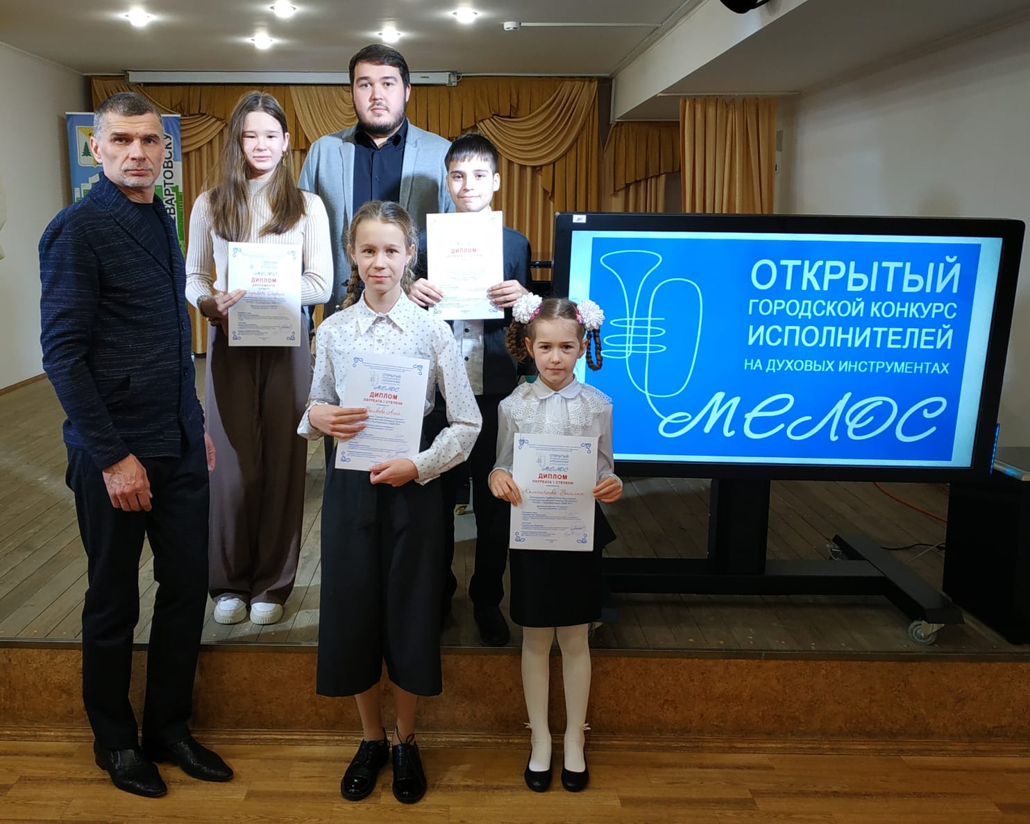 Обучающиеся и преподаватели ДШИ №1 на конкурсе "МЕЛОС"