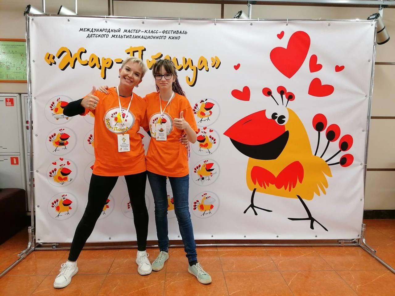Преподаватель Медведева О.А. с ученицей на фестивале "Жар-Птица"
