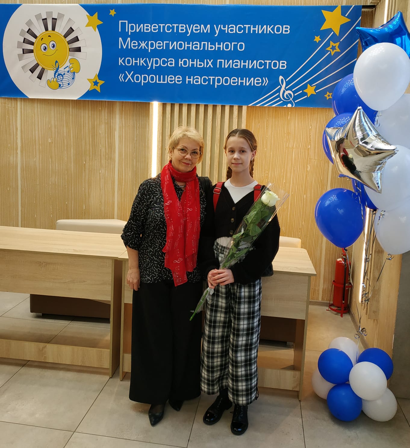 На фото: Преподаватель Федулова И.А. (слева) со своей ученицей Волковой Анной