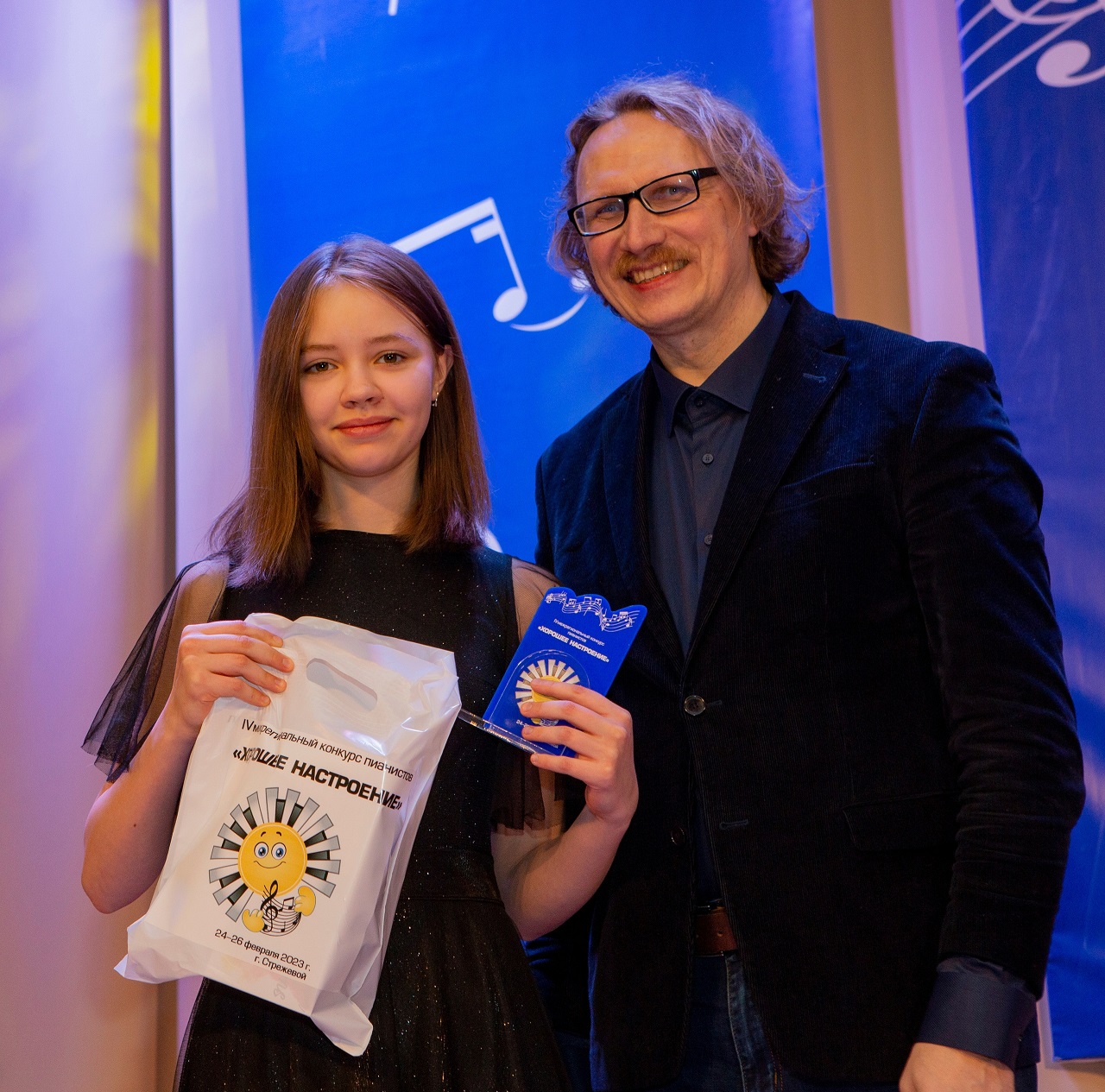 На фото: Миронова Софья (слева) на награждении